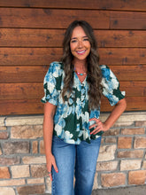 Load image into Gallery viewer, fun in floral top
