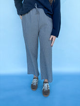 Load image into Gallery viewer, the evie plaid pants - navy
