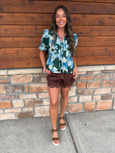 Load image into Gallery viewer, fun in floral top
