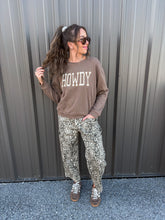 Load image into Gallery viewer, howdy sweatshirt
