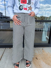 Load image into Gallery viewer, set on stripe pants - black
