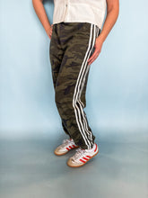 Load image into Gallery viewer, camo pants
