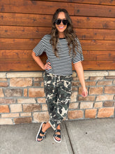 Load image into Gallery viewer, stripe black top
