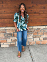 Load image into Gallery viewer, fun in floral top
