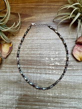 Load image into Gallery viewer, Sterling Silver Torpedo &amp; Purple Spiny Oyster Choker – 14-Inch
